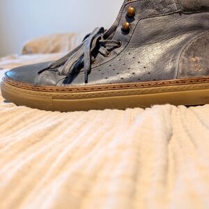 Like New. No wear or tear on shoes.